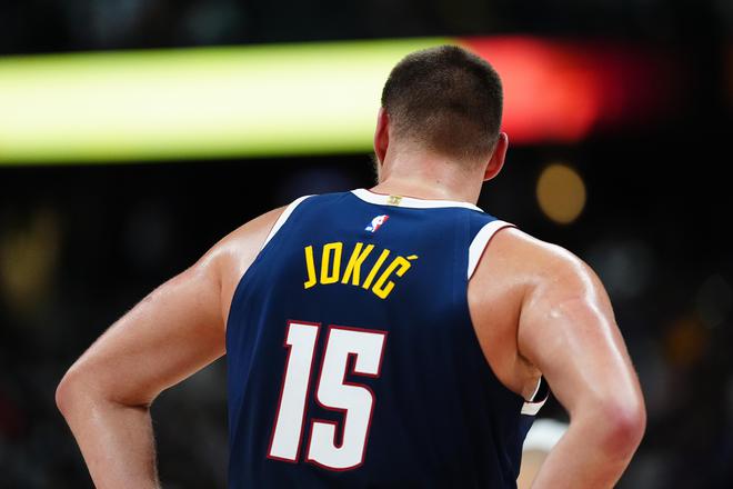 约基奇狂砍西亚卡姆分，刷新队史纪录迎来新赛季高光！的简单介绍