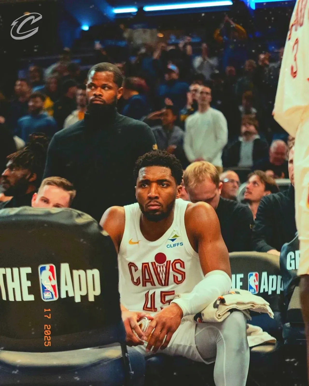 米切尔惊艳全场，欧文助攻爆棚，国王逆转取胜！