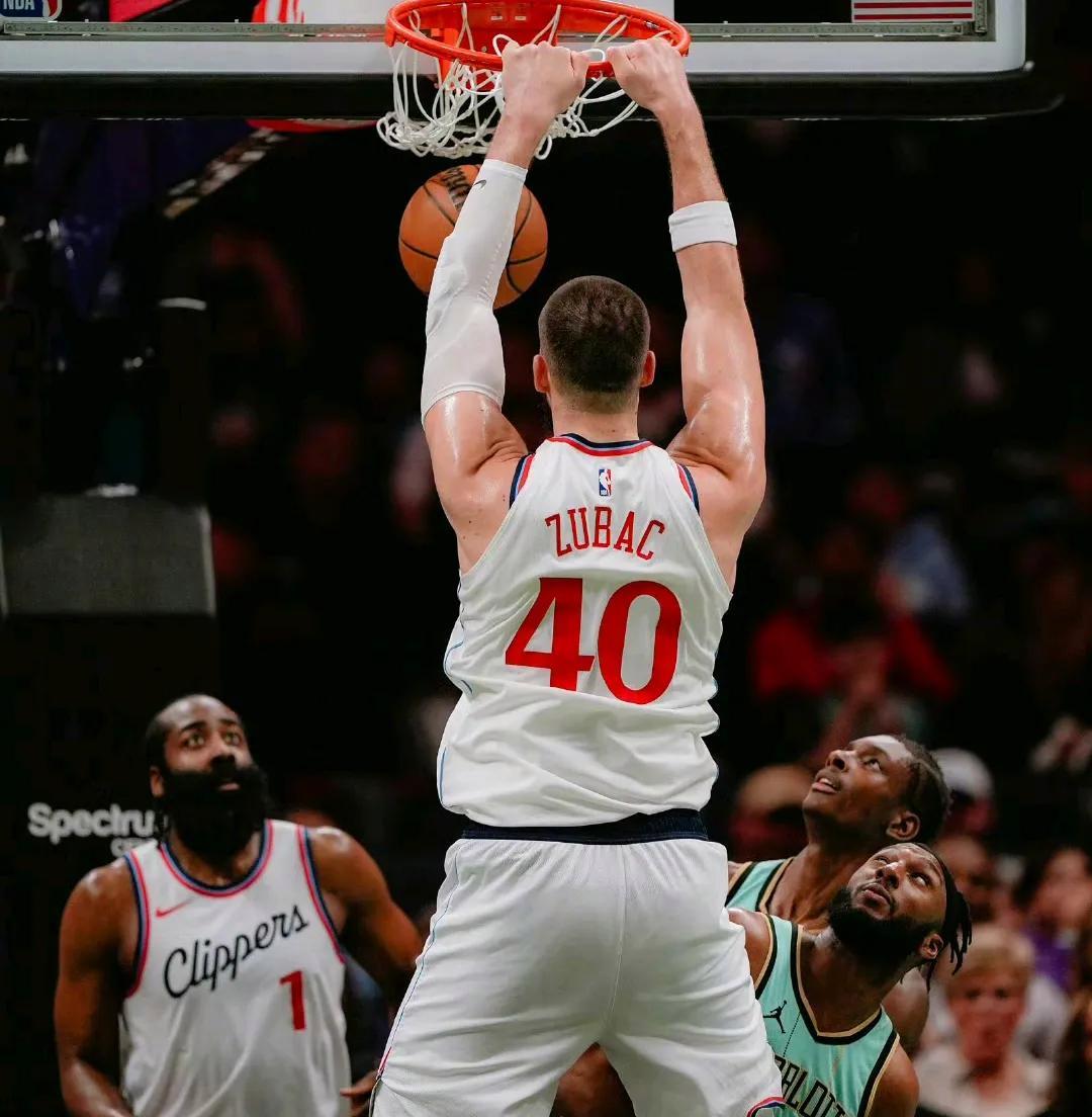 关于黄蜂陷入低谷，命运悬念连败，快船球队命运悬念！的信息