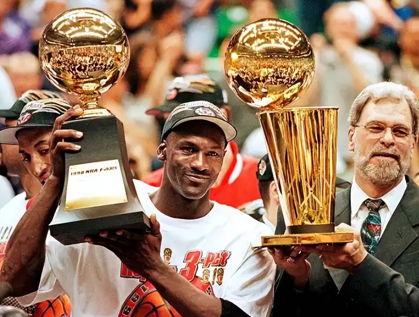 蒂姆在湖人比赛中回归赛场，连败引发热议！